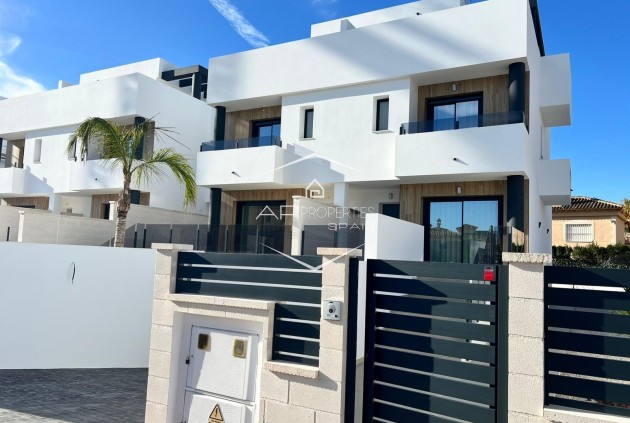 Villa - Independiente - Nueva construcción  - Benferri -
                Benfis Park