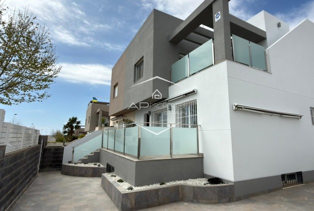 Villa - semi-detached - Resale - Torrevieja - Torrevieja