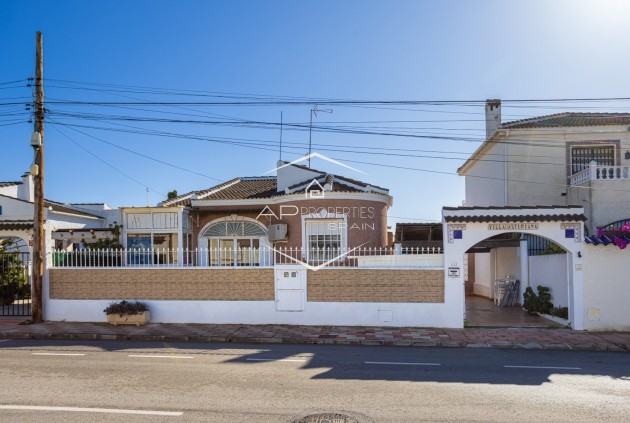 Villa - Vrijstaand - Herverkoop - Torrevieja - Urbanización San Luis