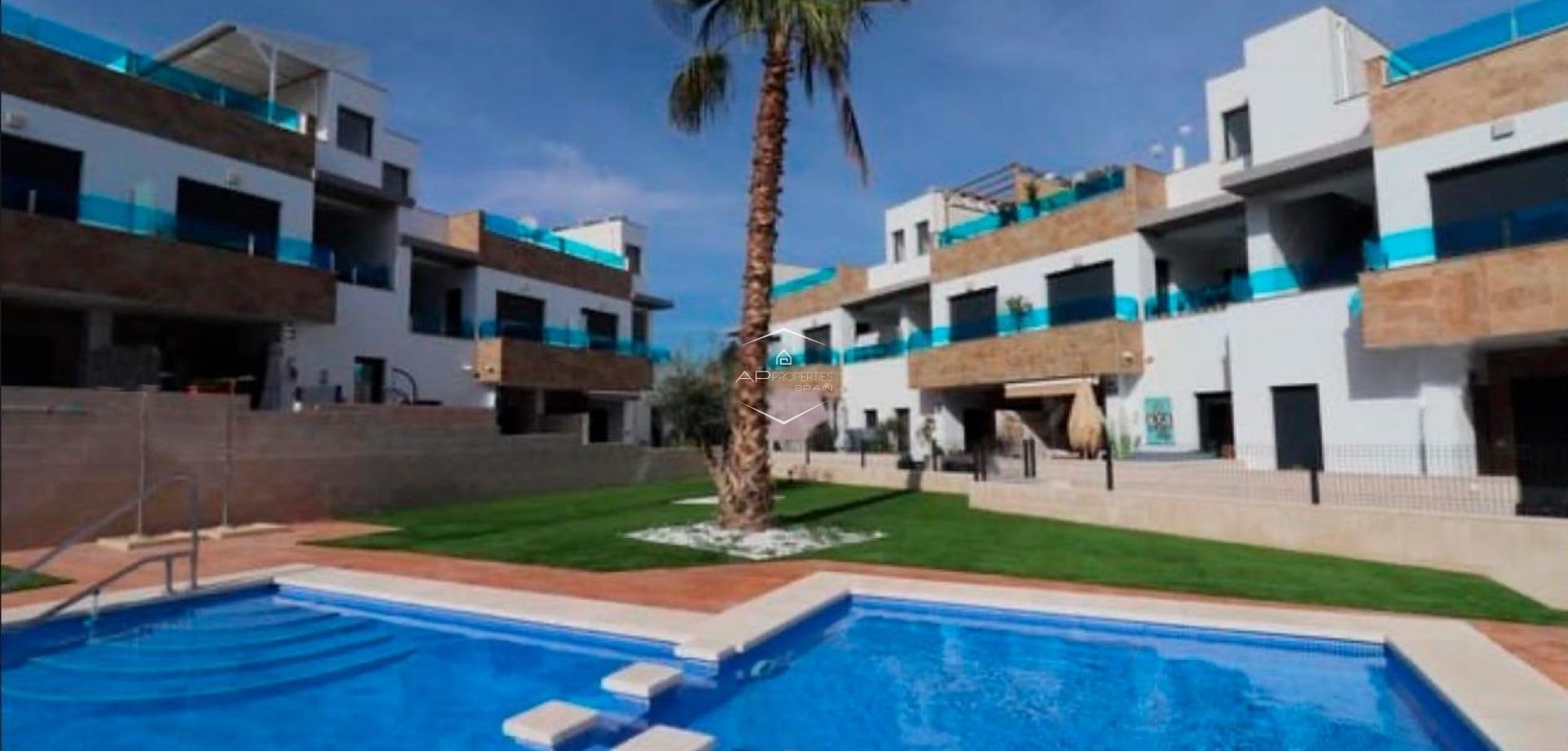 Nowy budynek - Szeregowiec -
Bigastro - pueblo