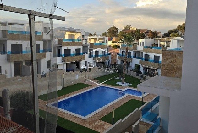 Nowy budynek - Szeregowiec -
Bigastro - pueblo