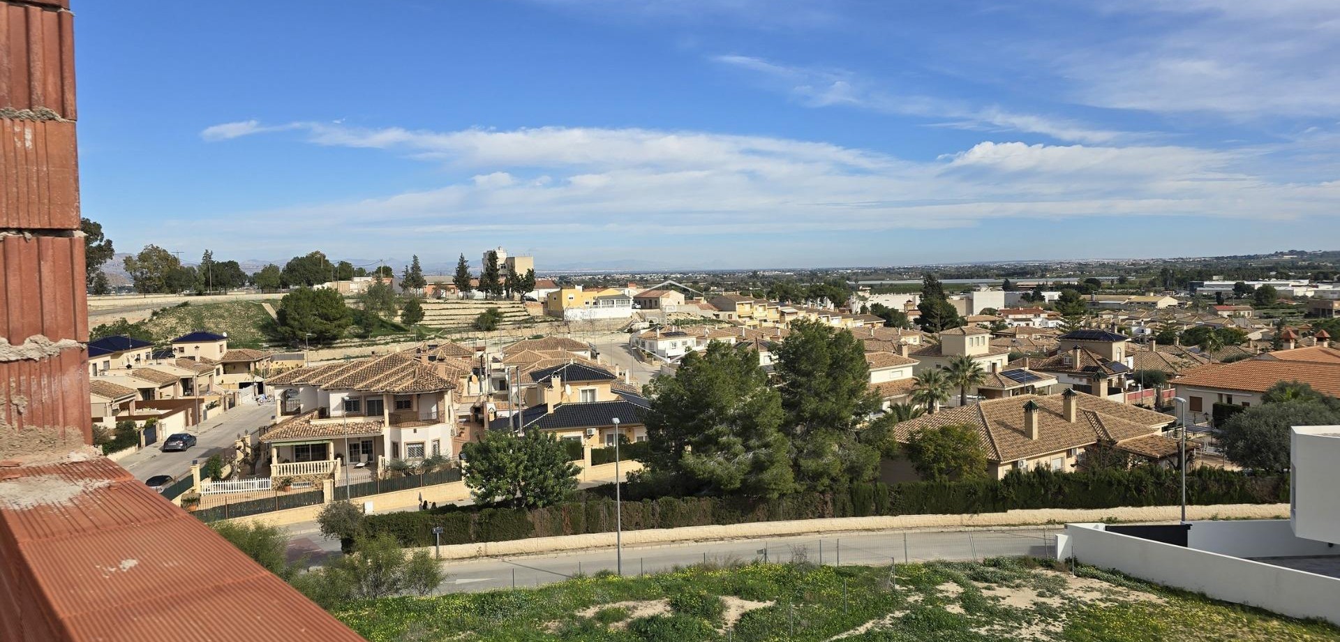 Nowy budynek - Szeregowiec -
Bigastro - pueblo