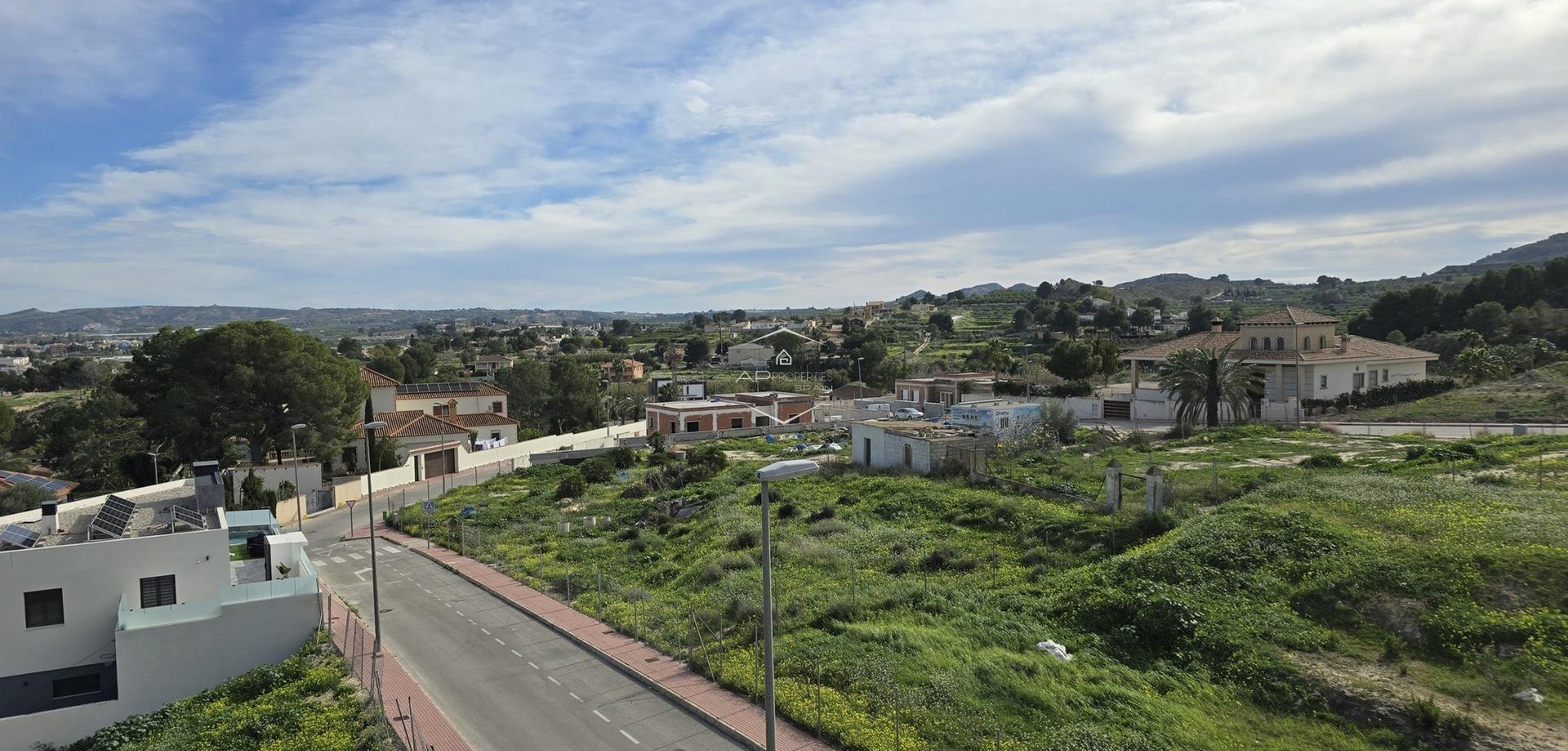 Nowy budynek - Szeregowiec -
Bigastro - pueblo