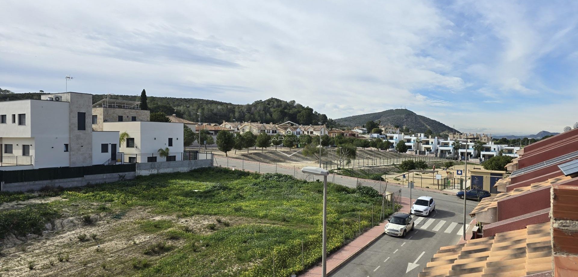 Nowy budynek - Szeregowiec -
Bigastro - pueblo