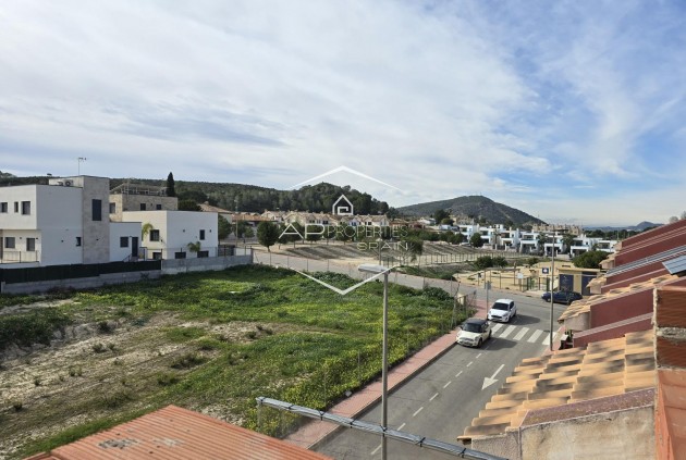 Nowy budynek - Szeregowiec -
Bigastro - pueblo