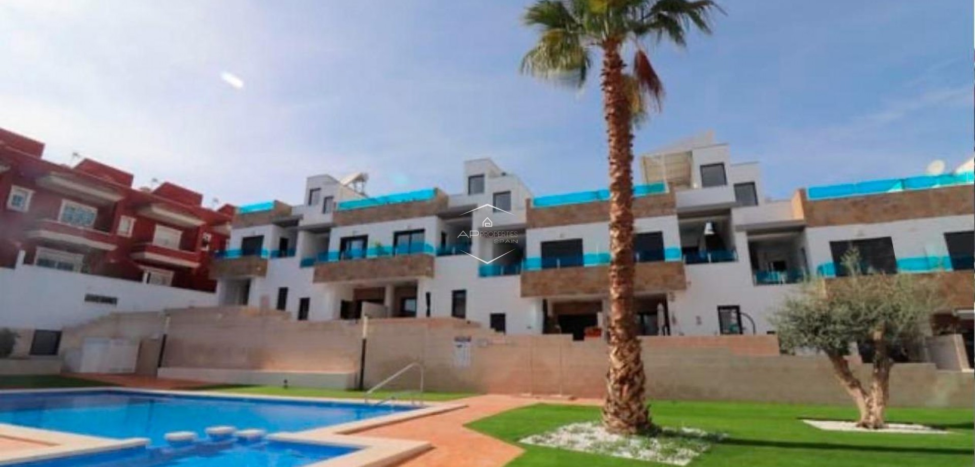 Nowy budynek - Szeregowiec -
Bigastro - pueblo