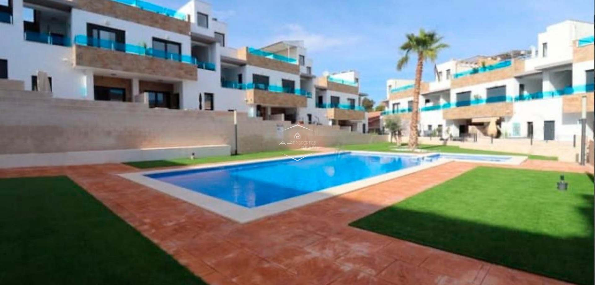 Nowy budynek - Szeregowiec -
Bigastro - pueblo