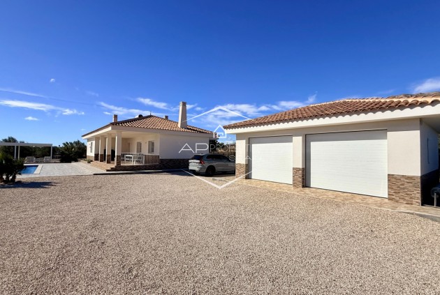 Odsprzedaż - Willa - Dom wolnostojący -
Macisvenda