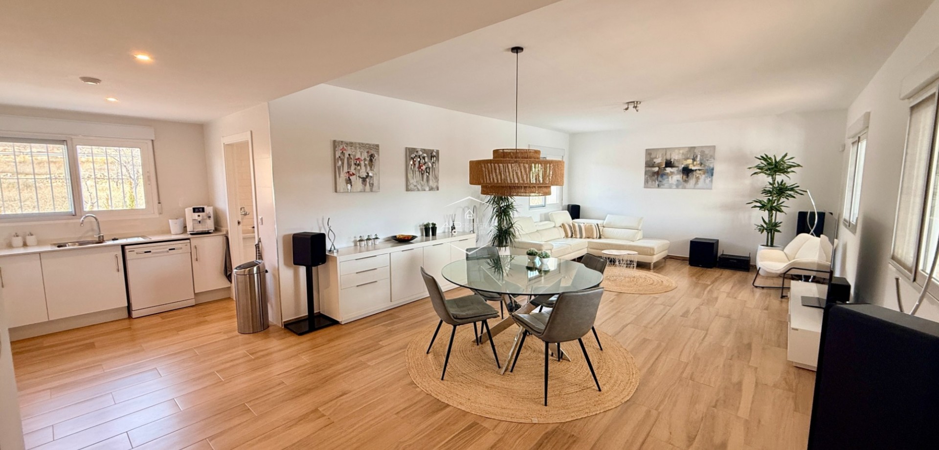 Odsprzedaż - Willa - Dom wolnostojący -
Macisvenda