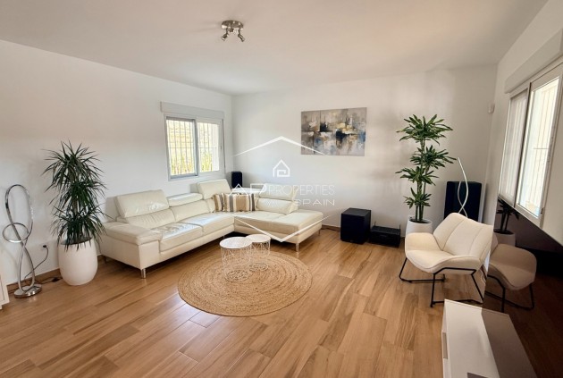 Odsprzedaż - Willa - Dom wolnostojący -
Macisvenda