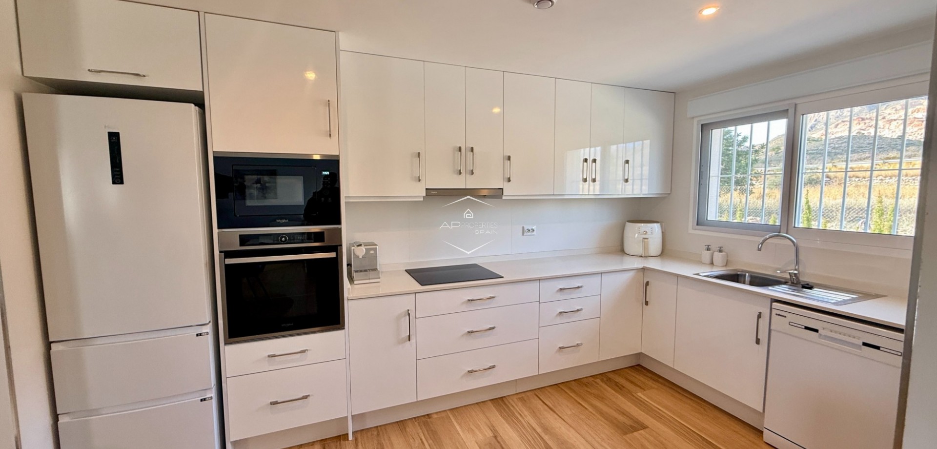 Odsprzedaż - Willa - Dom wolnostojący -
Macisvenda