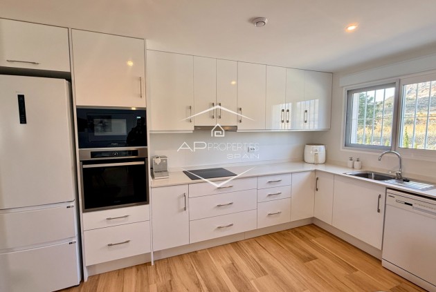 Odsprzedaż - Willa - Dom wolnostojący -
Macisvenda