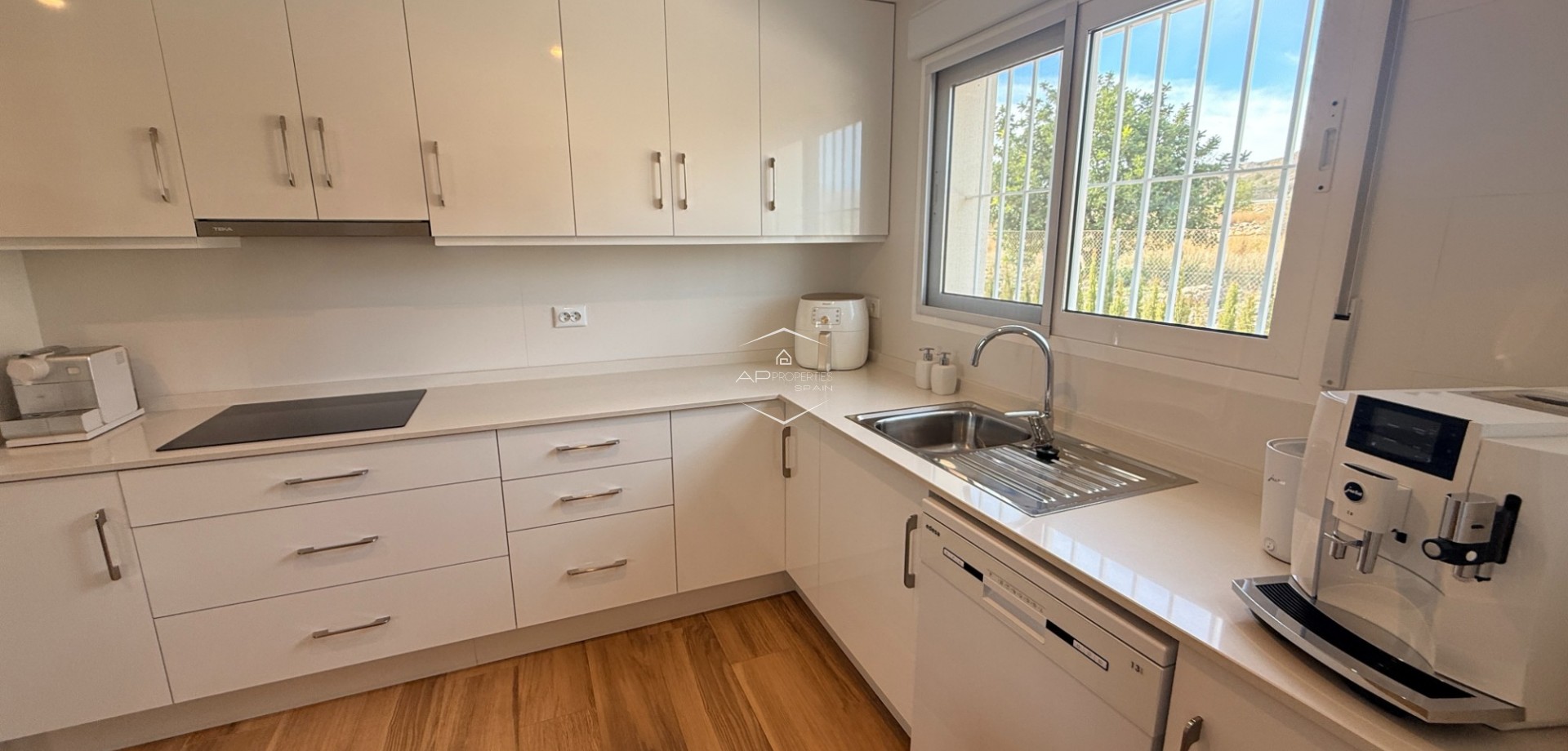 Odsprzedaż - Willa - Dom wolnostojący -
Macisvenda