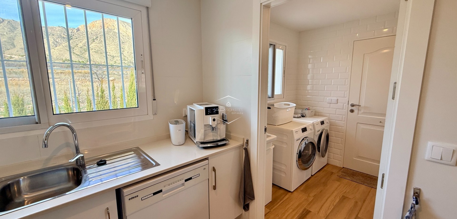 Odsprzedaż - Willa - Dom wolnostojący -
Macisvenda