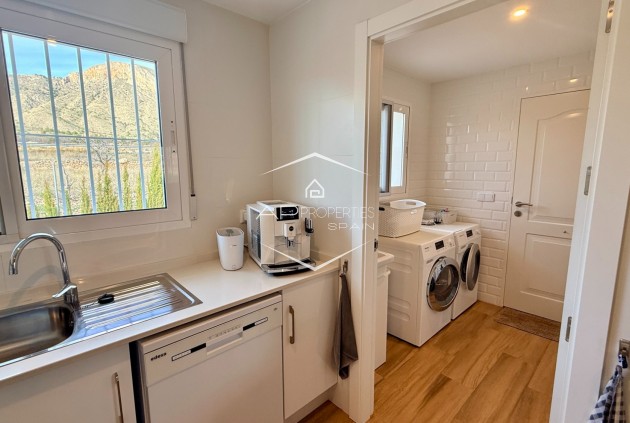 Odsprzedaż - Willa - Dom wolnostojący -
Macisvenda