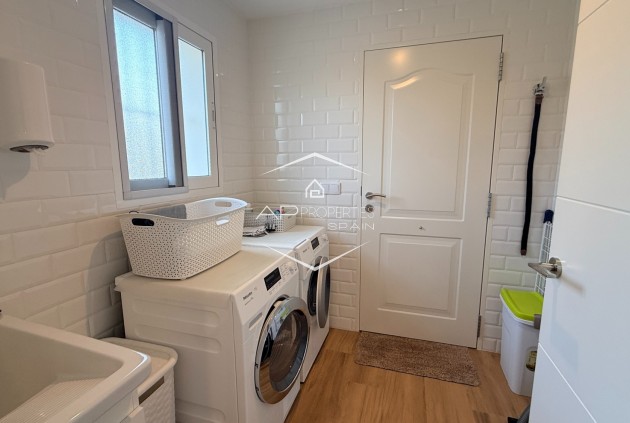 Odsprzedaż - Willa - Dom wolnostojący -
Macisvenda