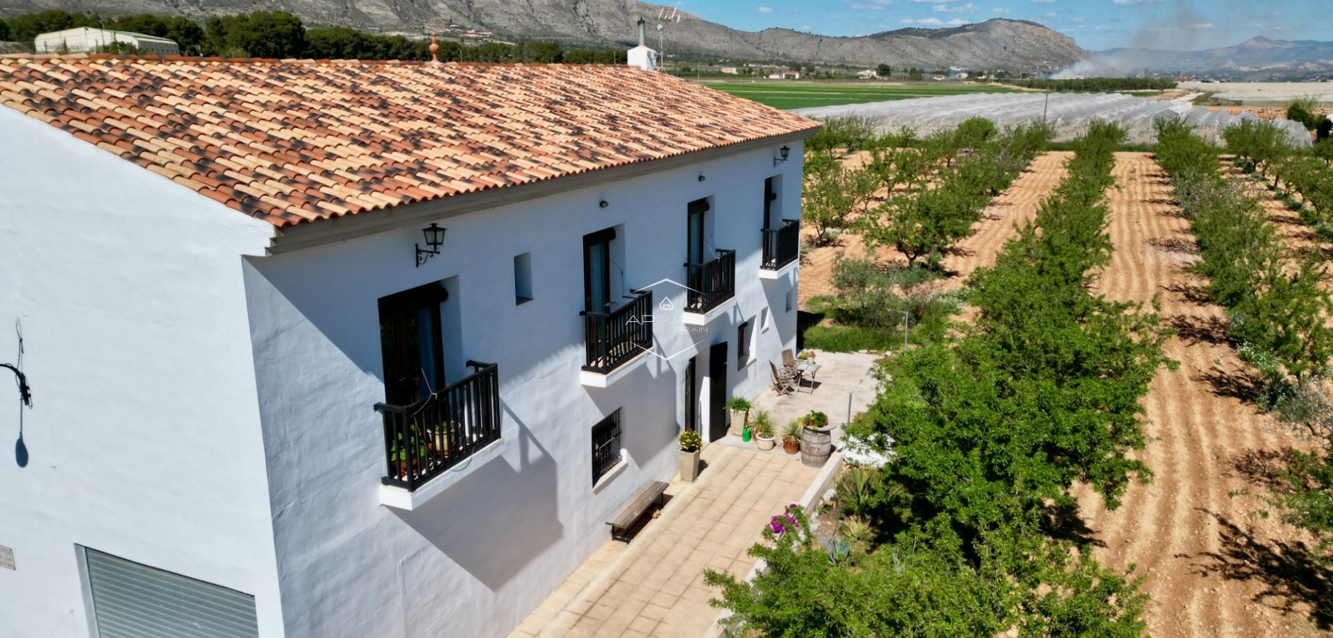 Revente - Villa - Indépendante -
Hondón de las Nieves