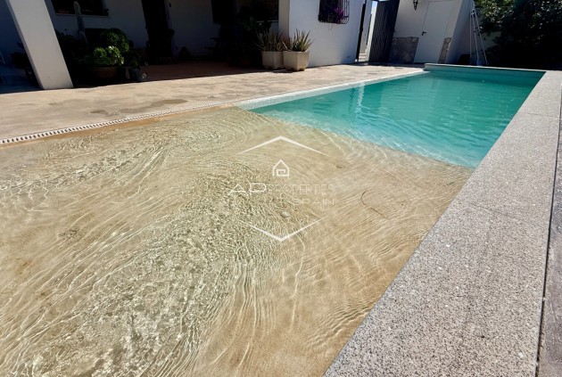 Revente - Villa - Indépendante -
Hondón de las Nieves