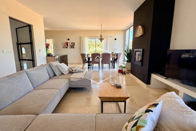 Revente - Villa - Indépendante -
Hondón de las Nieves