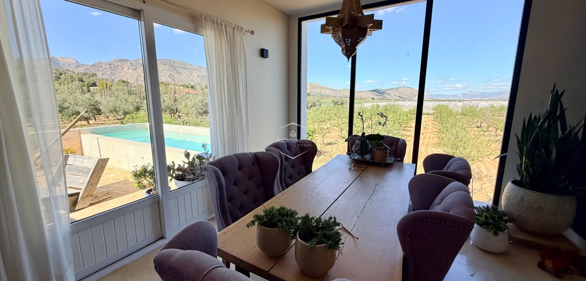 Revente - Villa - Indépendante -
Hondón de las Nieves