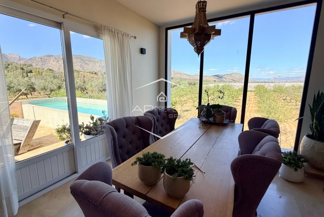 Revente - Villa - Indépendante -
Hondón de las Nieves