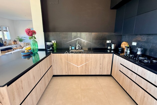 Revente - Villa - Indépendante -
Hondón de las Nieves