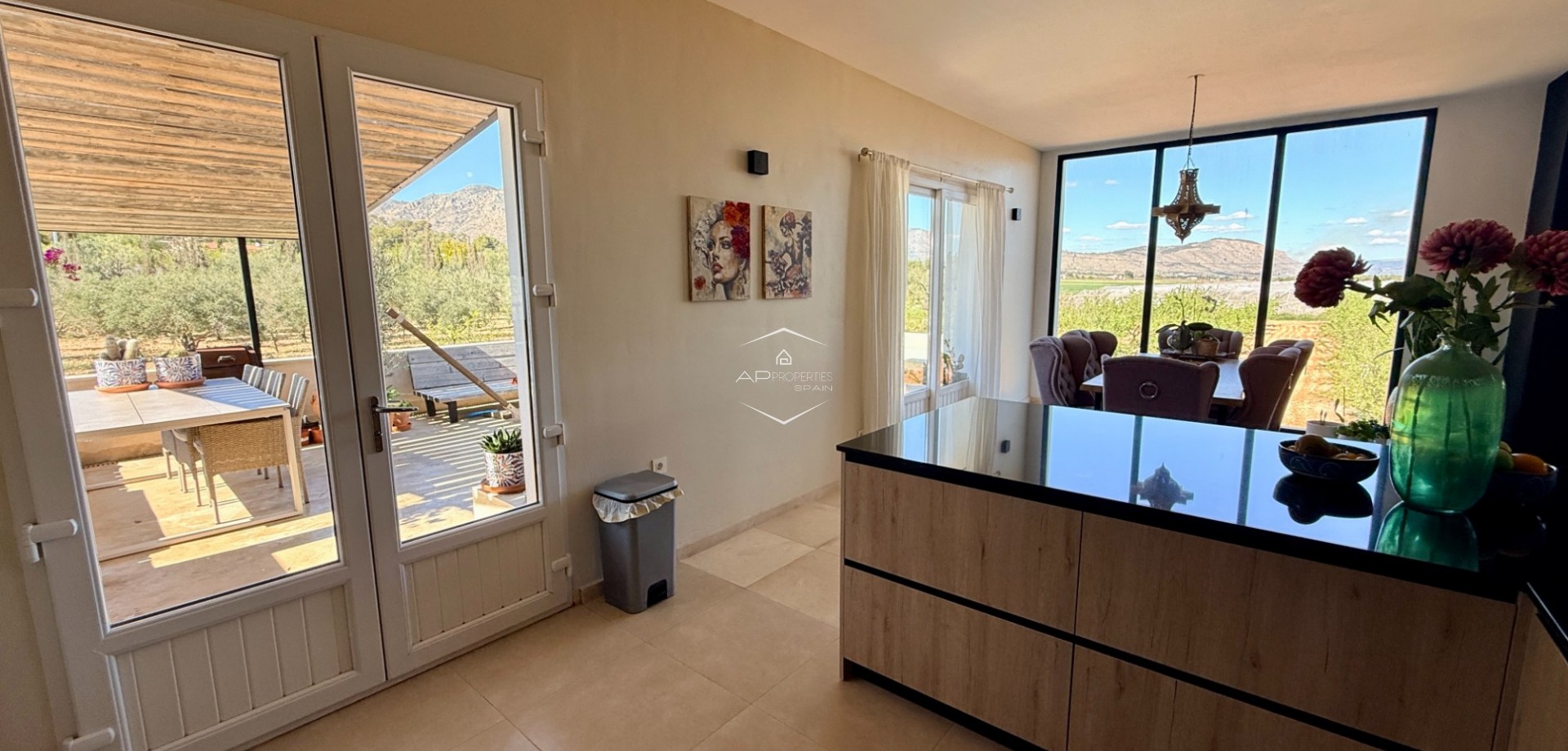 Revente - Villa - Indépendante -
Hondón de las Nieves