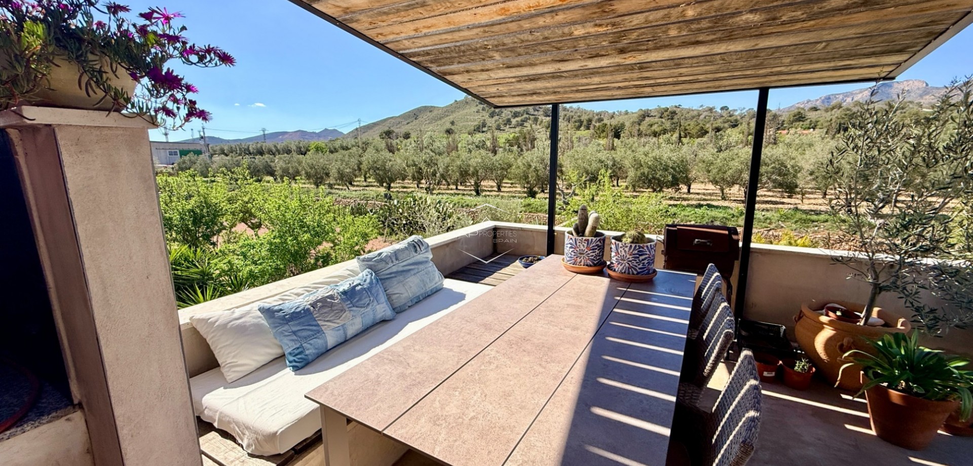 Revente - Villa - Indépendante -
Hondón de las Nieves