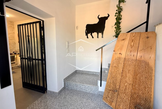 Revente - Villa - Indépendante -
Hondón de las Nieves