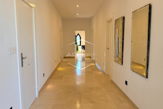 Revente - Villa - Indépendante -
Hondón de las Nieves