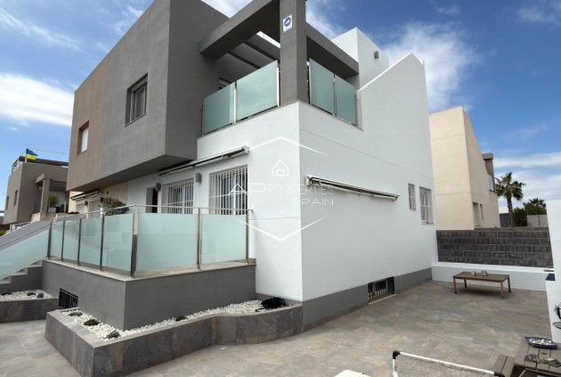 Resale - Villa - semi-detached -
Torrevieja