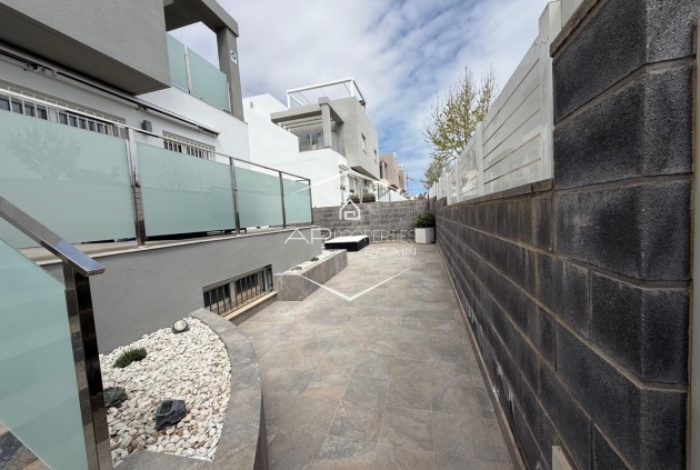 Resale - Villa - semi-detached -
Torrevieja