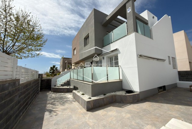 Resale - Villa - semi-detached -
Torrevieja