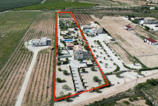 Revente - Villa - Indépendante -
Pinoso