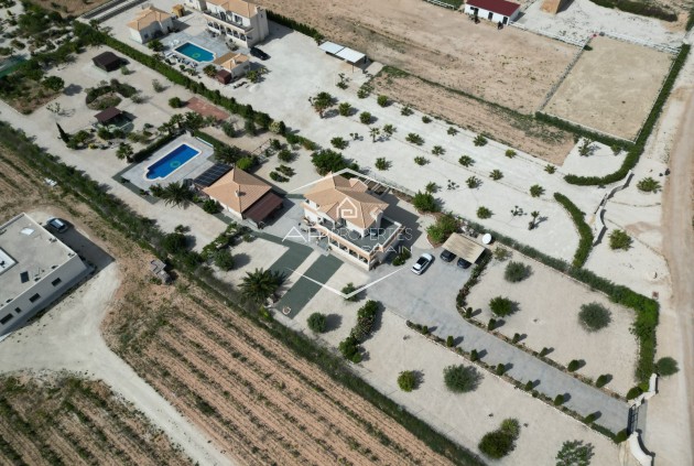Revente - Villa - Indépendante -
Pinoso
