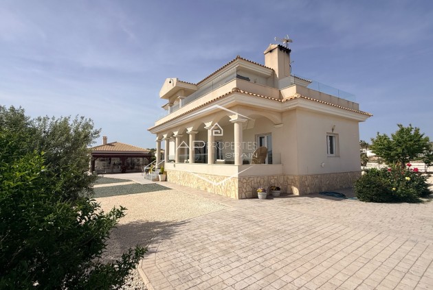 Revente - Villa - Indépendante -
Pinoso