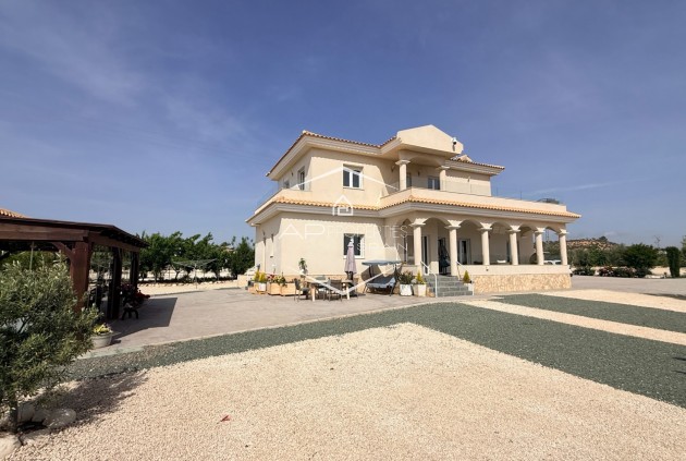 Revente - Villa - Indépendante -
Pinoso