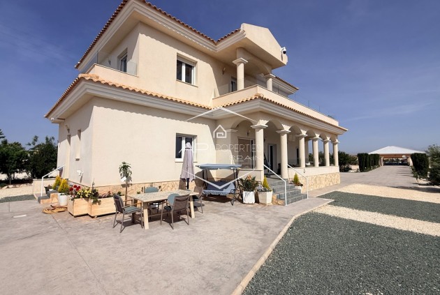 Revente - Villa - Indépendante -
Pinoso