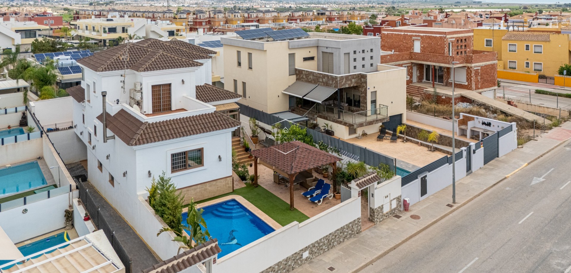 Herverkoop - Villa - Vrijstaand -
Los Montesinos - La Herrada