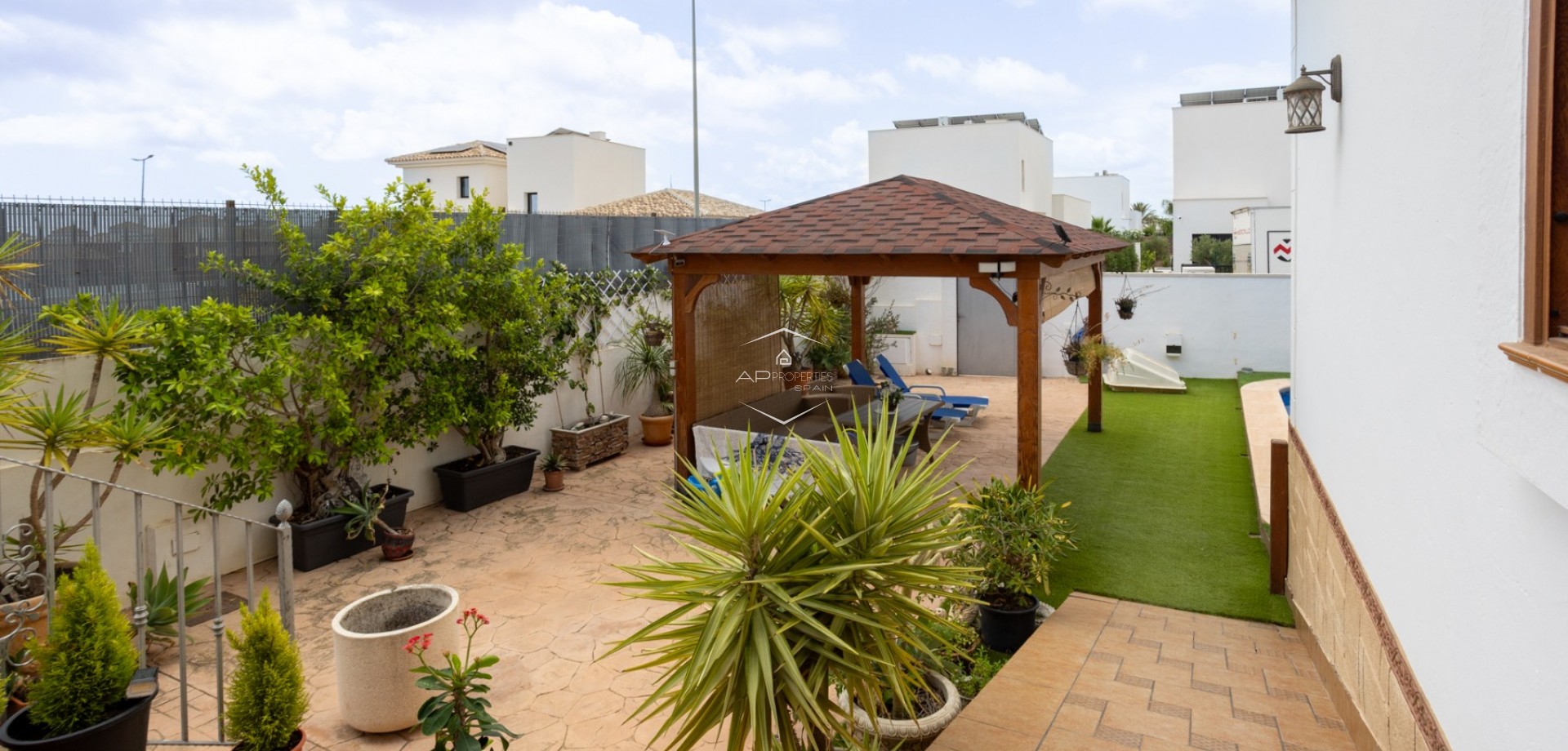 Herverkoop - Villa - Vrijstaand -
Los Montesinos - La Herrada
