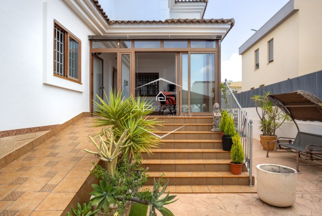 Herverkoop - Villa - Vrijstaand -
Los Montesinos - La Herrada