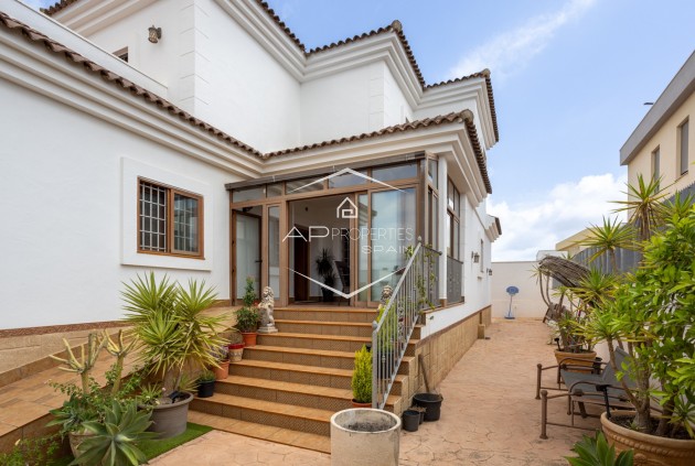 Herverkoop - Villa - Vrijstaand -
Los Montesinos - La Herrada