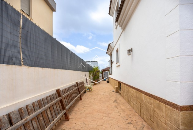 Herverkoop - Villa - Vrijstaand -
Los Montesinos - La Herrada