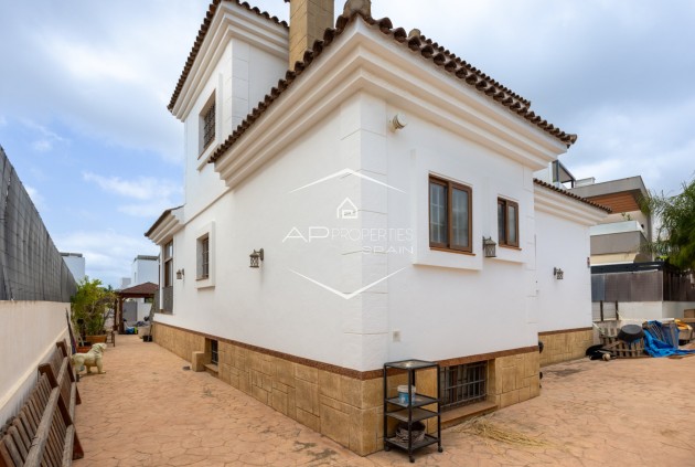 Herverkoop - Villa - Vrijstaand -
Los Montesinos - La Herrada
