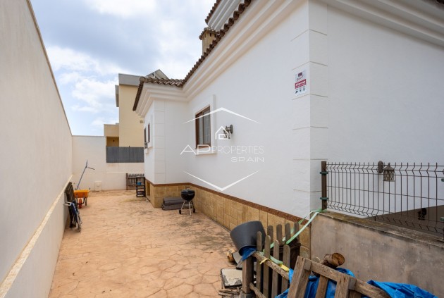 Herverkoop - Villa - Vrijstaand -
Los Montesinos - La Herrada