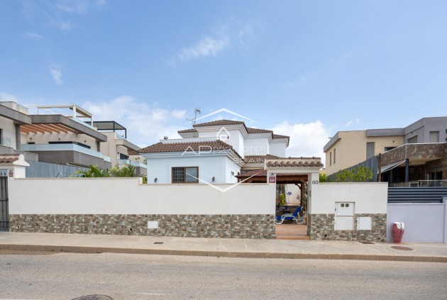 Herverkoop - Villa - Vrijstaand -
Los Montesinos - La Herrada