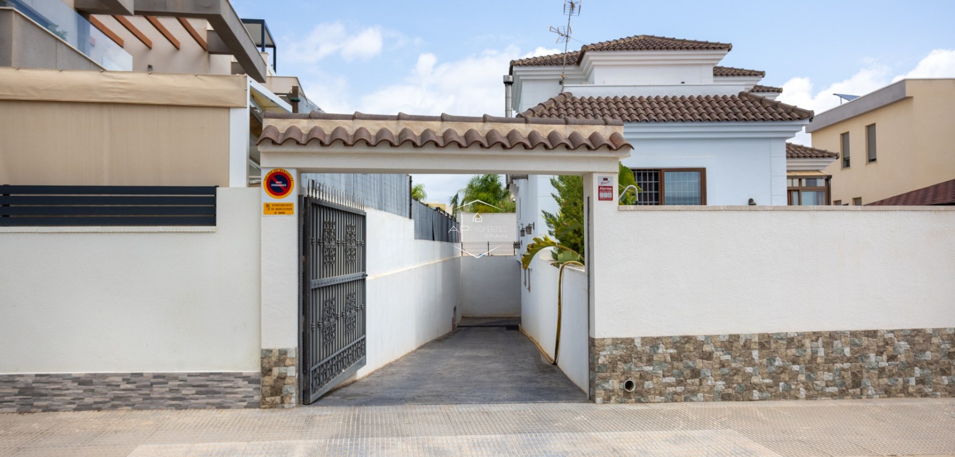 Herverkoop - Villa - Vrijstaand -
Los Montesinos - La Herrada