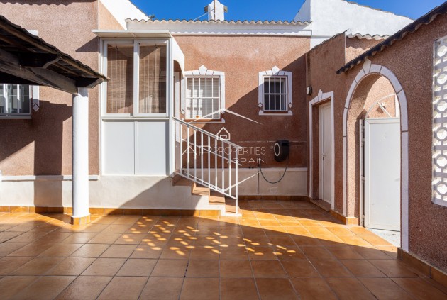 Herverkoop - Villa - Vrijstaand -
Torrevieja - Urbanización San Luis