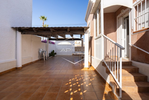 Herverkoop - Villa - Vrijstaand -
Torrevieja - Urbanización San Luis