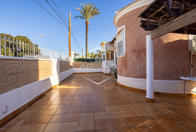 Herverkoop - Villa - Vrijstaand -
Torrevieja - Urbanización San Luis
